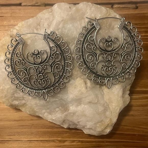 Intricate Design Boho Antique Silver Southwestern Style Earrings~ New - Picture 4 of 11